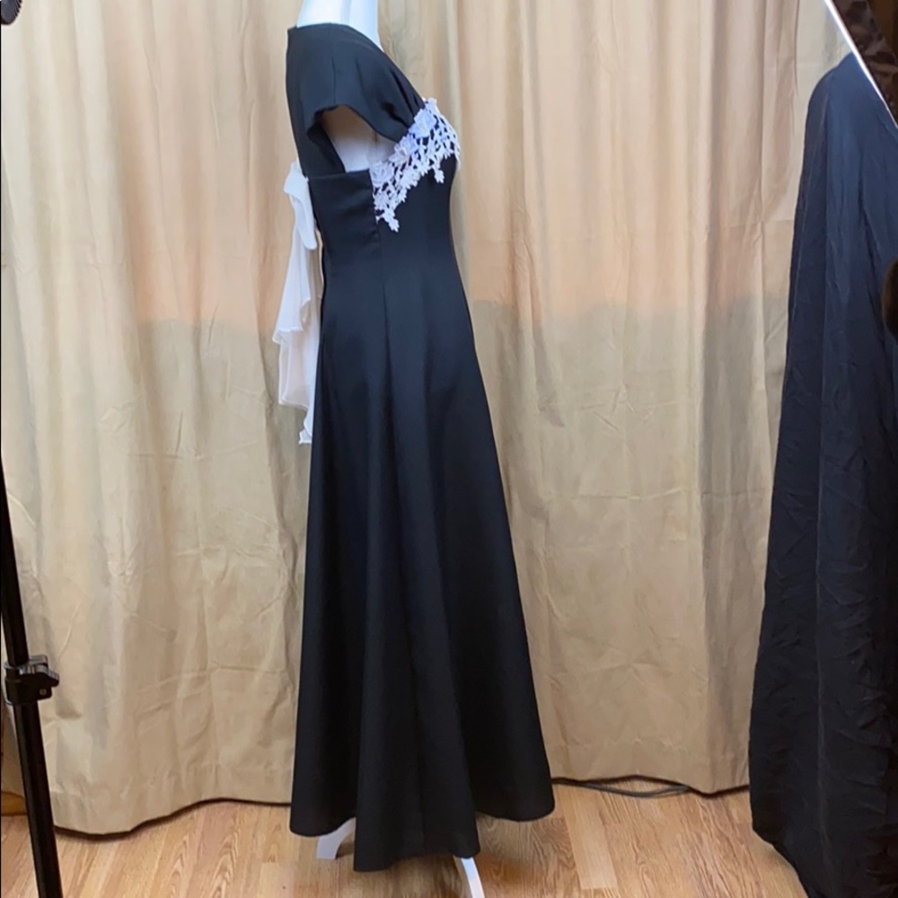 Black and Cream Evening gown - Picture 2 of 15